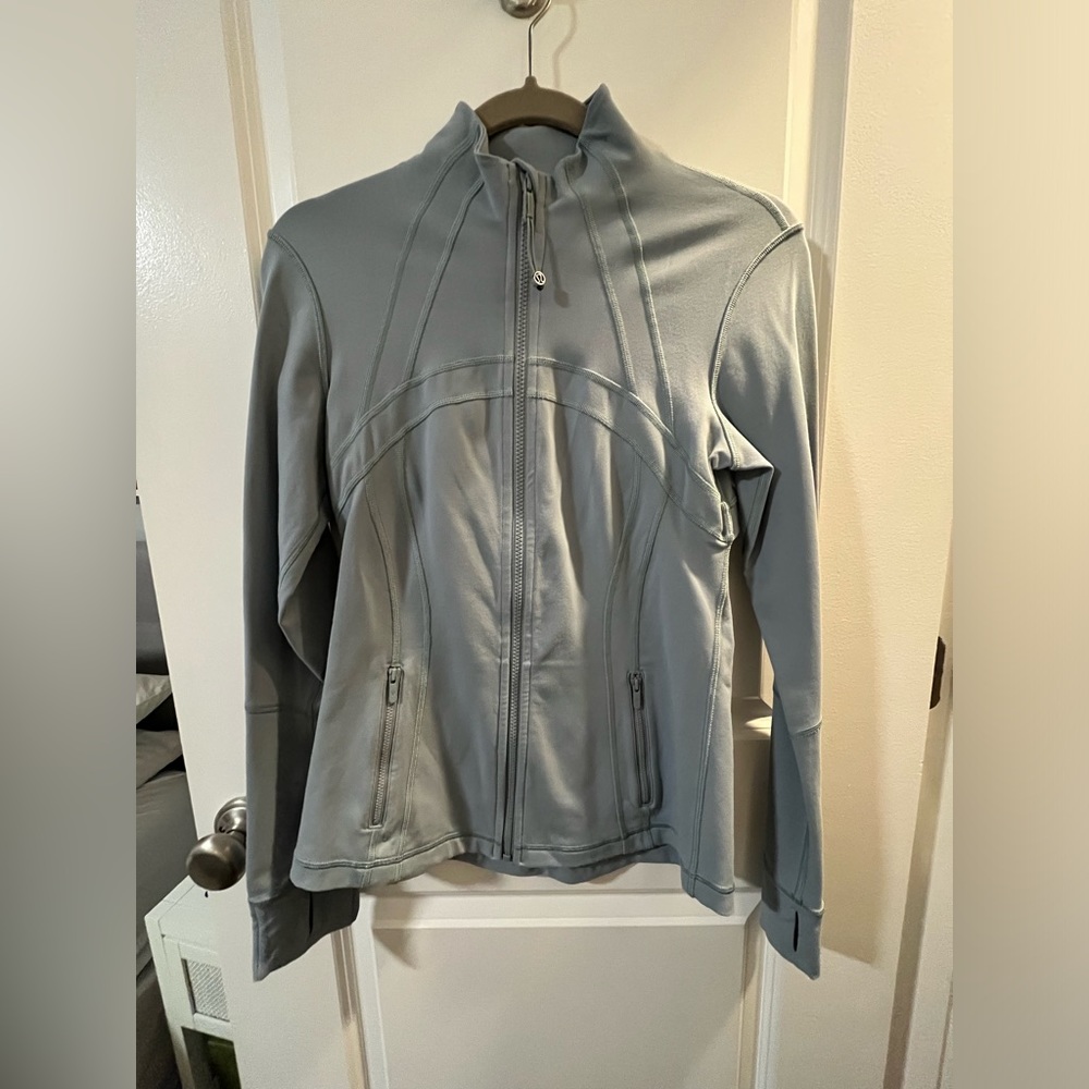 Lululemon barely been worn workout jacket with a zipper